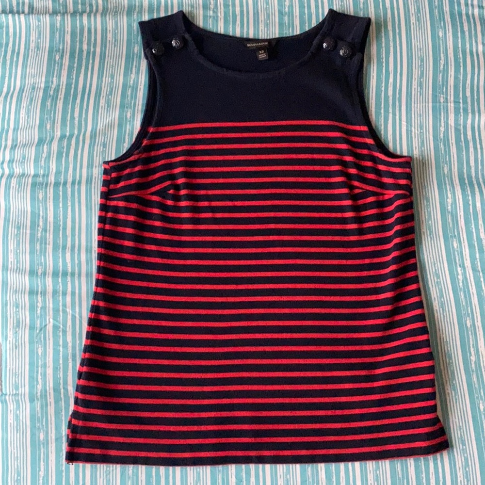 Sleeveless sweater top